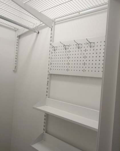 Белая угловая гардеробная, ~1,5×1,5 м, фото 1