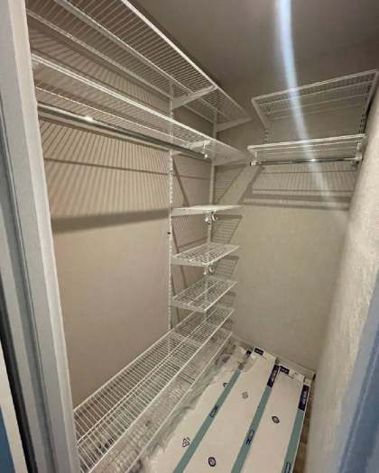 Белая угловая гардеробная, ~1,2×2,1 м, фото 1
