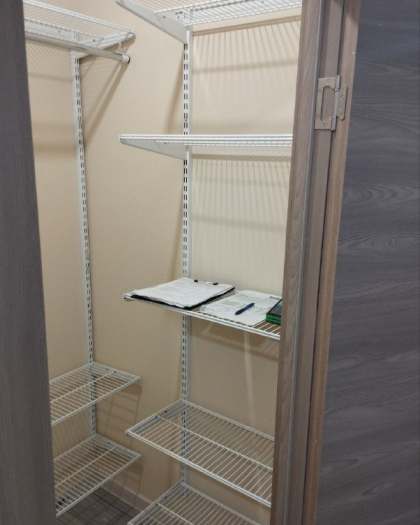 Белая угловая гардеробная, ~1,3×1,2 м, фото 3