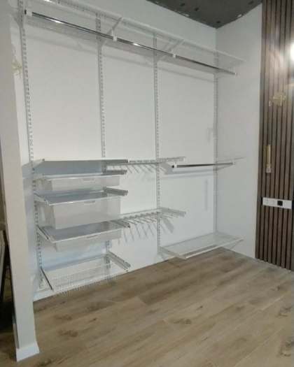 Белая угловая гардеробная с брючницей, ~2,2×1,5 м, фото 5