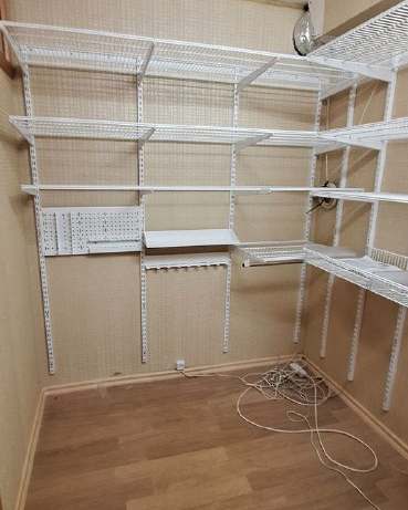 Белая угловая гардеробная с брючницей, ~2,2×2,4 м, фото 2