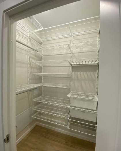 Белая угловая гардеробная с брючницей, ~1,5×1,5 м, фото 2