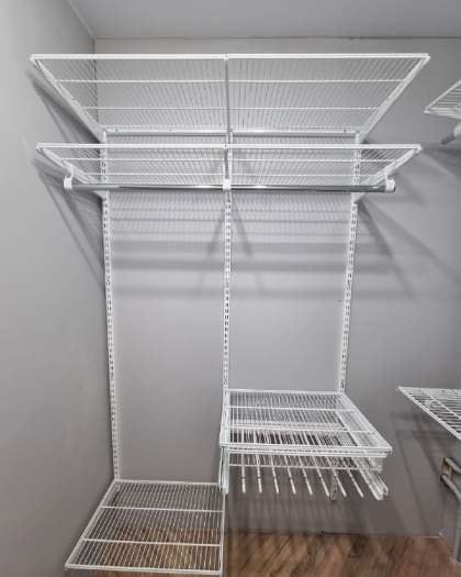 Белая угловая гардеробная с брючницей, ~1,6×2,1 м, фото 2
