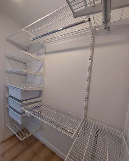 Белая угловая гардеробная с брючницей, ~1,3×1,8 м, фото 3
