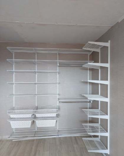 Белая угловая гардеробная с брючницей, ~2,4×1,8 м, фото 1