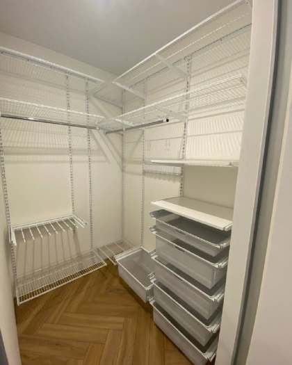 Белая угловая гардеробная с брючницей, ~1,2×2,1 м, фото 1