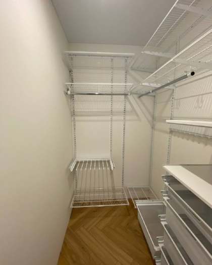 Белая угловая гардеробная с брючницей, ~1,2×2,1 м, фото 2