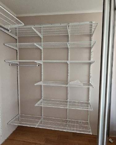 Белая угловая гардеробная с дверями-купе, ~1,8×2,5 м, фото 3