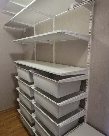 Белая угловая гардеробная с подсветкой, ~1,2×2,2 м, фото 1