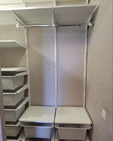 Белая угловая гардеробная с подсветкой, ~1,2×2,2 м, фото 2
