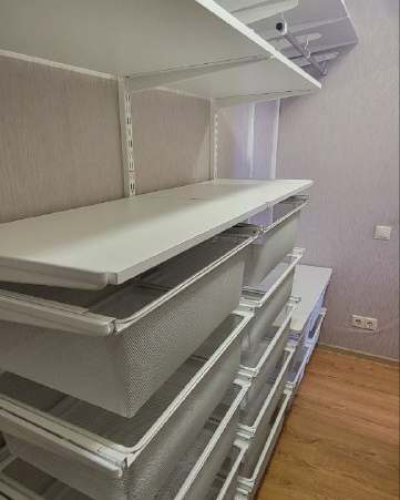 Белая угловая гардеробная с подсветкой, ~1,2×2,2 м, фото 3