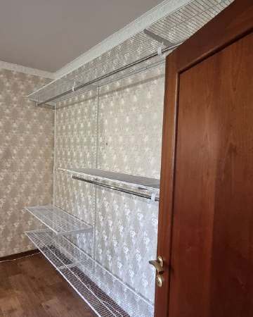 Белая угловая гардеробная с полками для обуви, ~1,8×1,5 м, фото 1