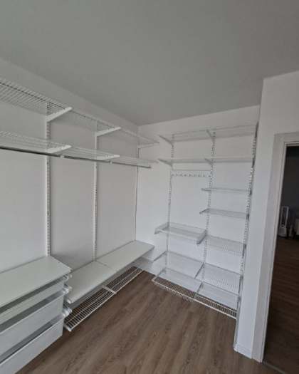 Белая угловая гардеробная с полками для обуви, ~3,2×2,1 м, фото 2