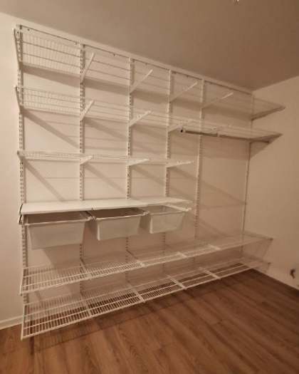 Белая угловая гардеробная с полками для обуви, ~3×2,5 м, фото 1