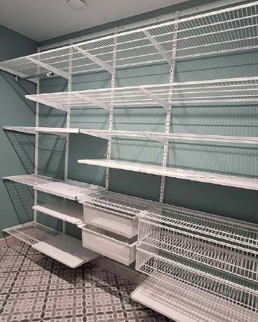 Белая угловая гардеробная с выдвижными корзинами, ~2,7×2 м, фото 2