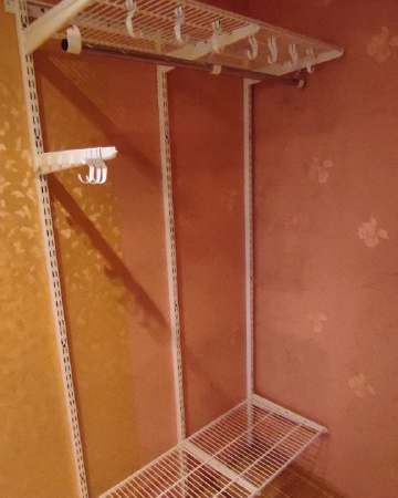 Белая угловая гардеробная с выдвижными корзинами, ~1,2×1,5 м, фото 1