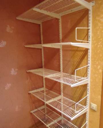 Белая угловая гардеробная с выдвижными корзинами, ~1,2×1,5 м, фото 2