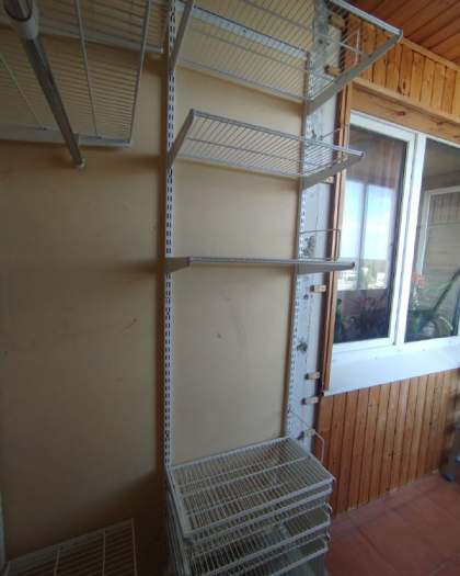 Белая угловая гардеробная с выдвижными корзинами, ~1,3×1,2 м, фото 3