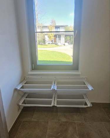 Белая угловая гардеробная с выдвижными корзинами, ~2,8×2,2 м, фото 1