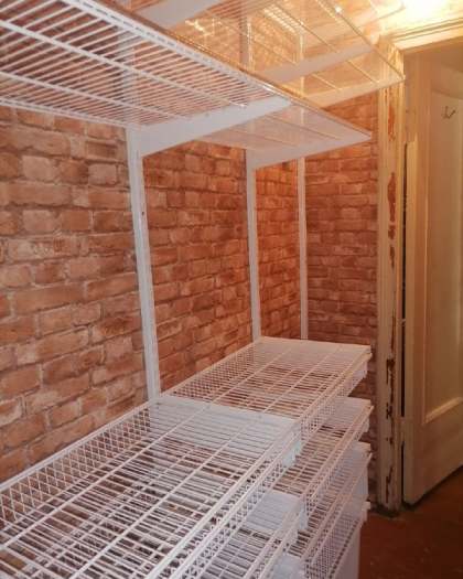 Белая угловая гардеробная с выдвижными корзинами, ~1,2×2,1 м, фото 2