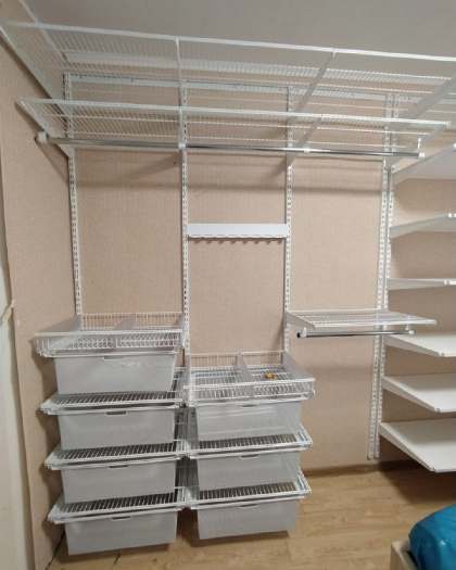 Белая угловая гардеробная с выдвижными корзинами, ~2,4×1,8 м, фото 2