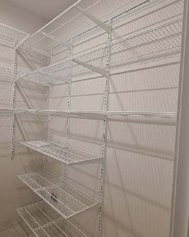 Белая угловая постирочная, ~1,8×2 м, фото 1