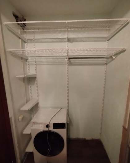 Белая угловая постирочная, ~1,5×1,4 м, фото 1