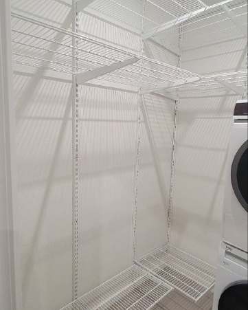Белая угловая постирочная, ~1,8×2,4 м, фото 2