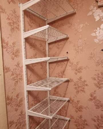 Белая угловая постирочная с выдвижными корзинами, ~2×1,5 м, фото 2