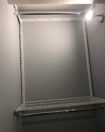 Белая угловая постирочная с выдвижными корзинами, ~1,4×1,6 м, фото 1