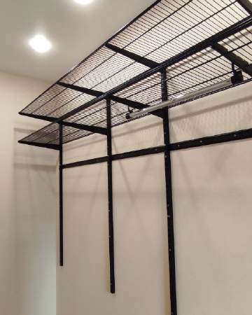 Чёрная двухсторонняя гардеробная, ~3×2,5 м, фото 1