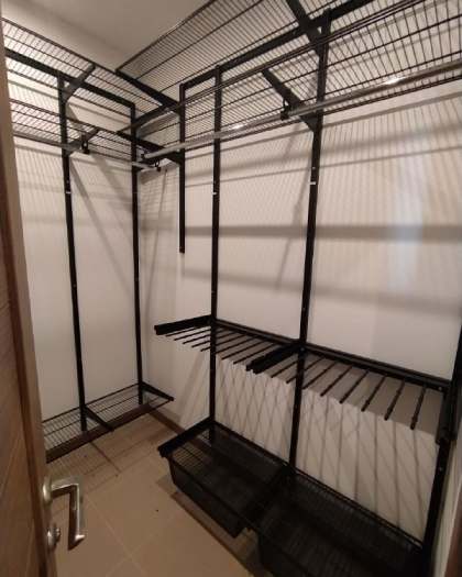 Чёрная П-образная гардеробная с брючницей, ~1,9×2 м, фото 3