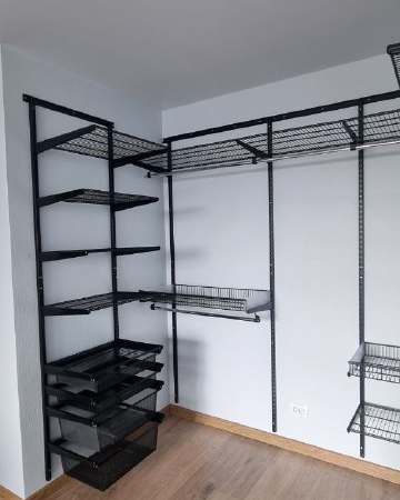 Чёрная П-образная гардеробная с выдвижными корзинами, ~2,7×2 м, фото 2