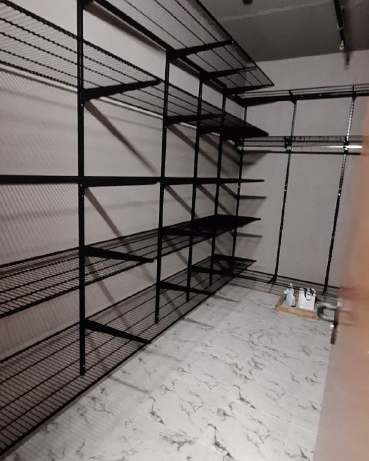 Чёрная П-образная гардеробная с выдвижными корзинами, ~2,1×3 м, фото 4