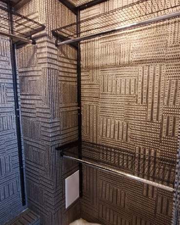 Чёрная П-образная гардеробная с выдвижными корзинами, ~1,8×2 м, фото 1