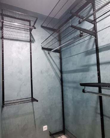 Чёрная П-образная гардеробная с выдвижными корзинами, ~1,6×2 м, фото 2