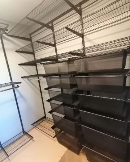 Чёрная П-образная гардеробная с выдвижными корзинами, ~2,4×2,1 м, фото 6