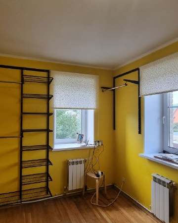 Чёрная П-образная гардеробная с выдвижными корзинами, фото 3