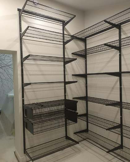 Чёрная П-образная гардеробная с выдвижными корзинами, ~2,7×2 м, фото 3