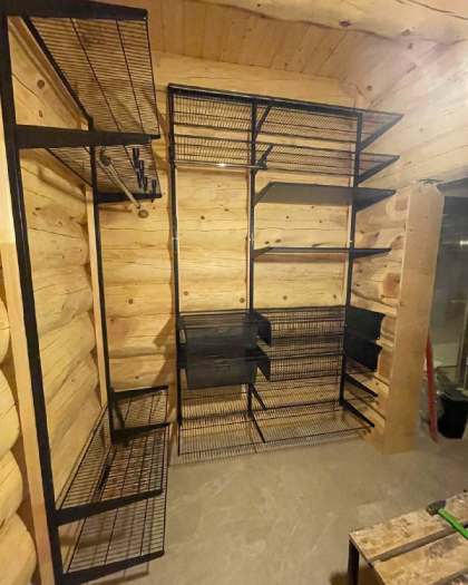 Чёрная П-образная гардеробная с выдвижными корзинами, ~2,3×2,2 м, фото 1