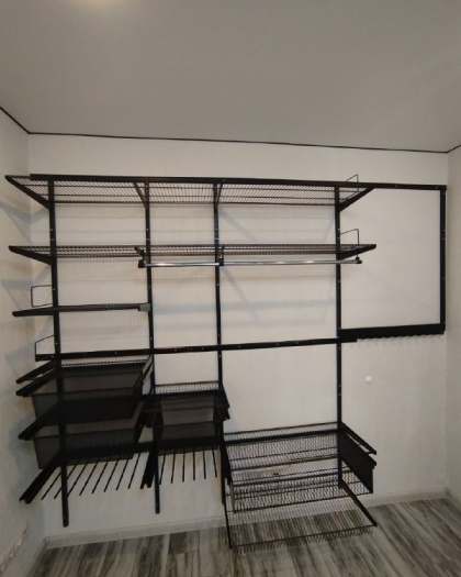 Чёрная прямая гардеробная с брючницей, ~2,8×2 м, фото 2