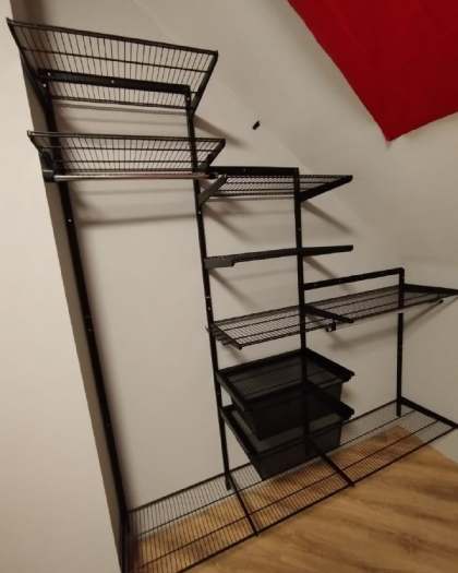 Чёрная прямая гардеробная с выдвижными корзинами, ~2,2×2,3 м, фото 2