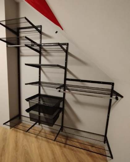 Чёрная прямая гардеробная с выдвижными корзинами, ~2,2×2,3 м, фото 3