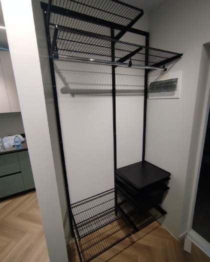 Чёрная система в нише с полками для обуви, фото 1