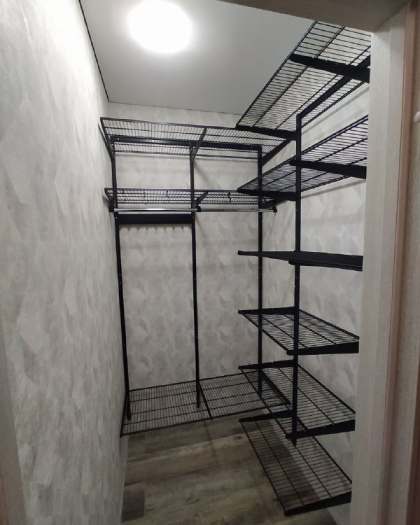 Чёрная угловая гардеробная, ~1,8×2 м, фото 1