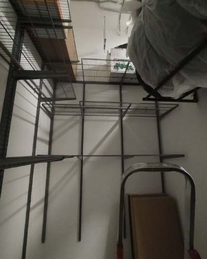 Чёрная угловая гардеробная, ~1,8×2 м, фото 1
