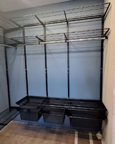 Чёрная угловая гардеробная, ~2,4×1,8 м, фото 1