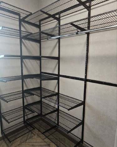 Чёрная угловая гардеробная, ~2,2×1,5 м, фото 1