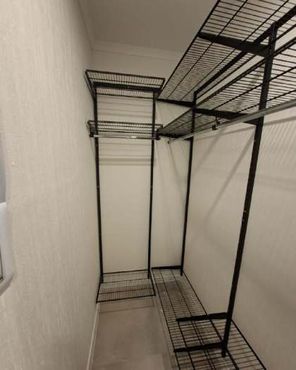 Чёрная угловая гардеробная, ~1,3×2,2 м, фото 1
