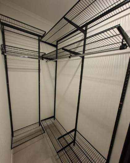 Чёрная угловая гардеробная, ~1,3×2,2 м, фото 2